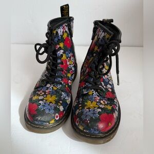 Dr.‎ Martens Women's Floral Combat Boots - Black and Multicolor size 5